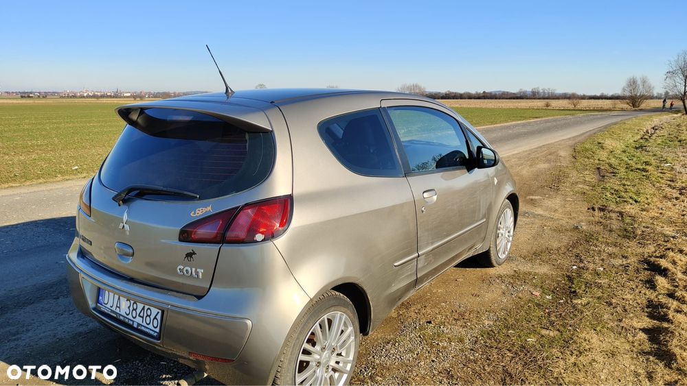 Mitsubishi Colt - 4
