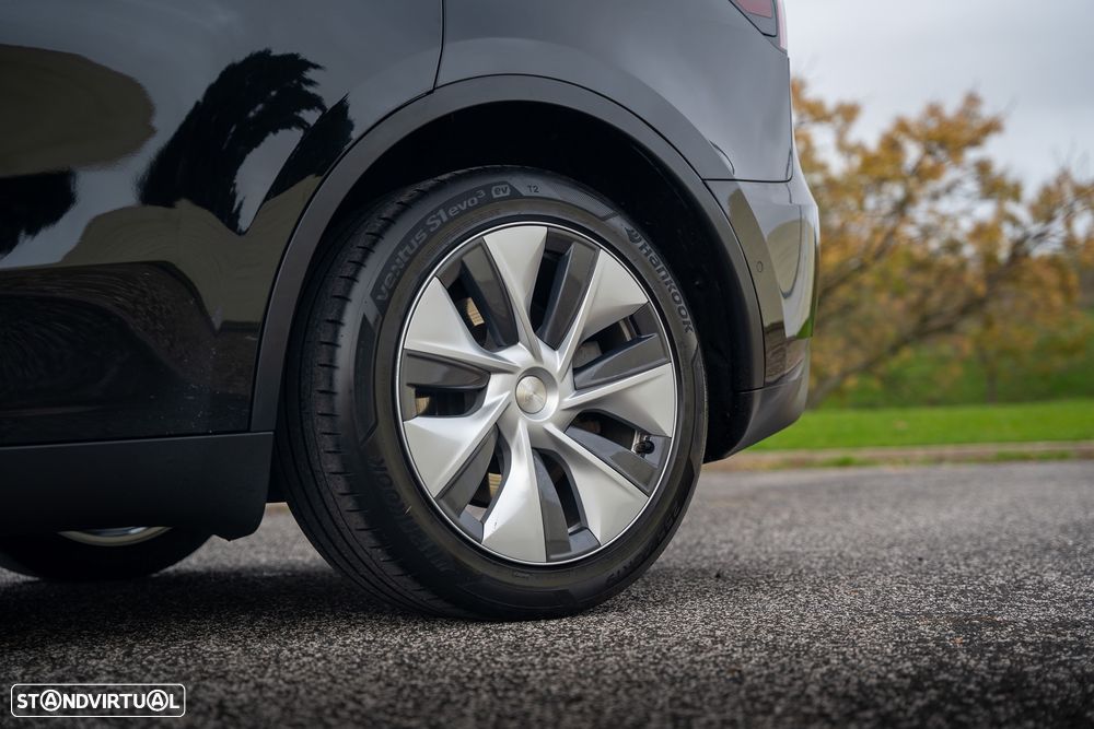 Tesla Model Y Long Range Dual Motor AWD - 29