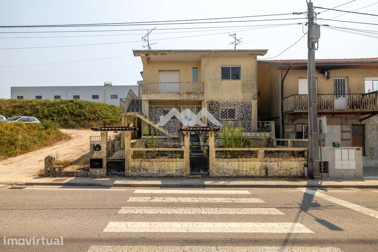 Moradia Bi-familiar | Lote de 588 m² | Investimento | Paços de Ferreir - Grande imagem: 2/49
