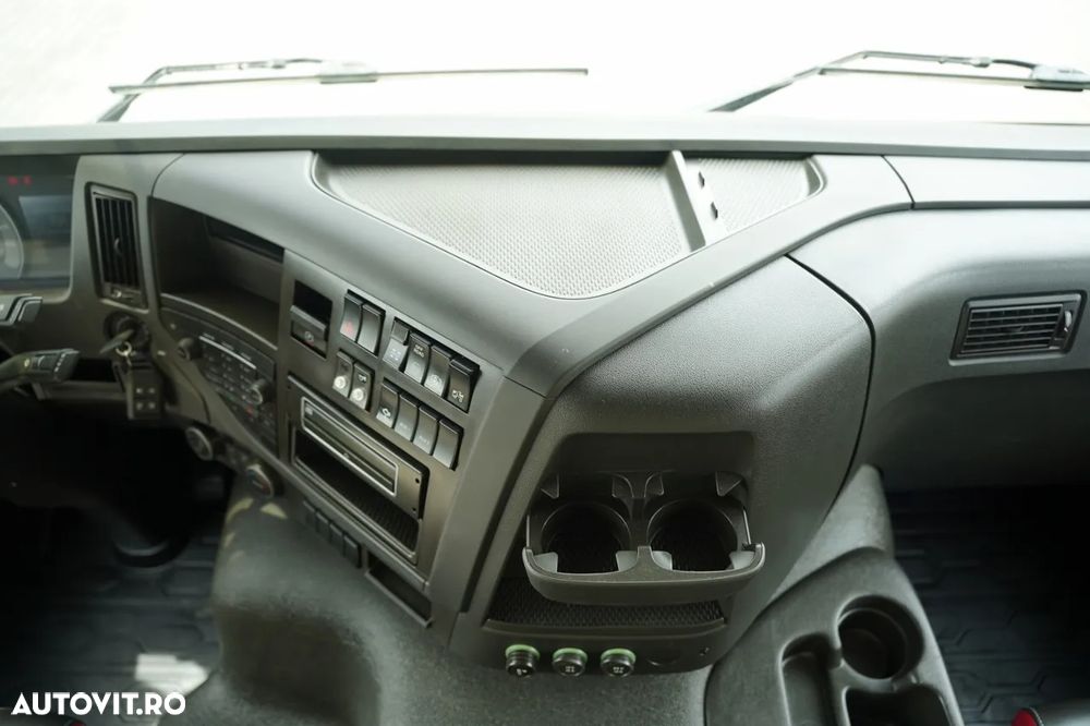 Volvo FMX 460 / 8x4 / BASCULATOR SPATE / CLAPETĂ HIDRAULICĂ / I-SHIFT / PERDĂ ELECTRICĂ / EURO 6 / - 33