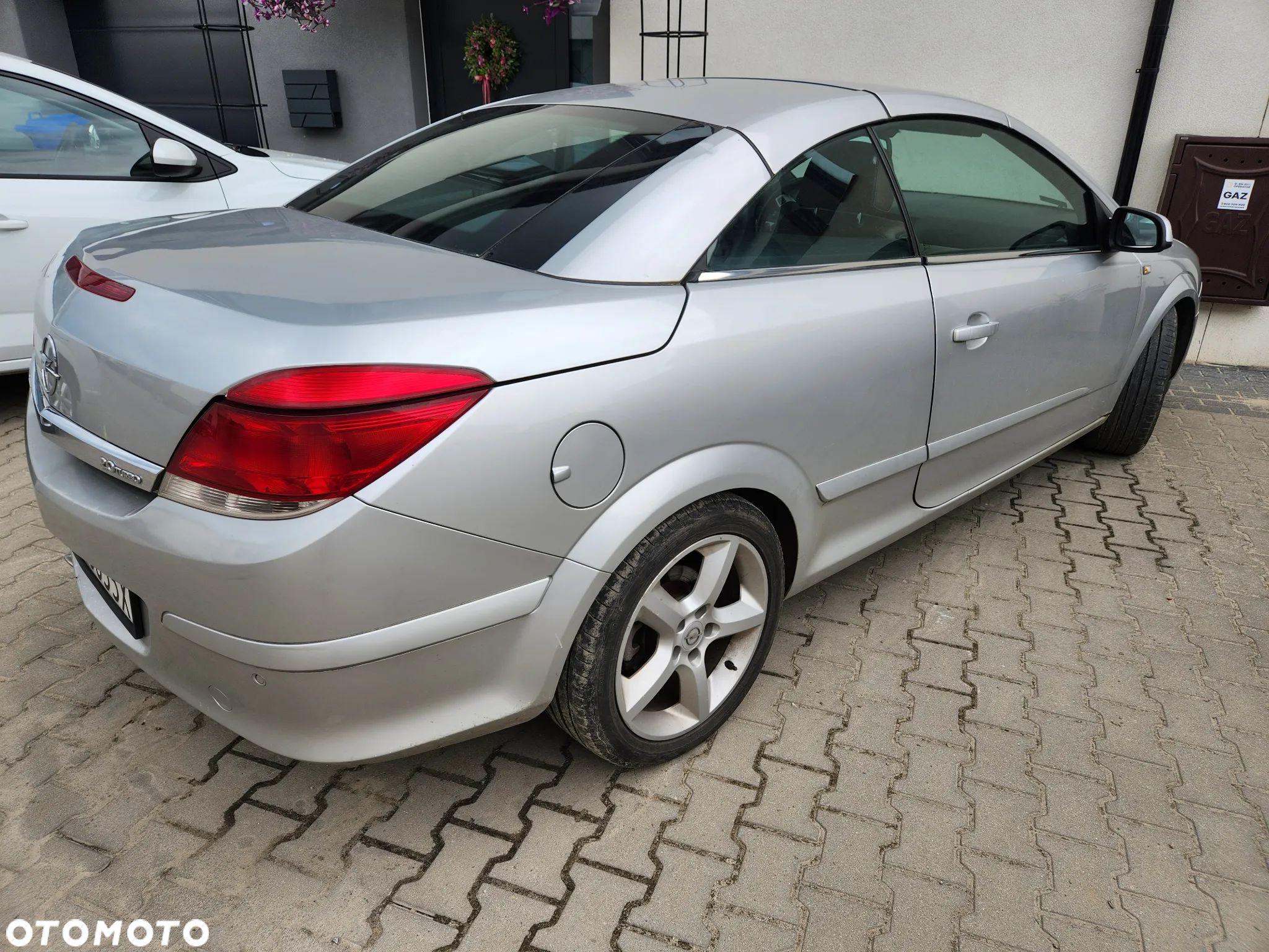 Opel Astra GTC 2.0 Turbo Cosmo - 1