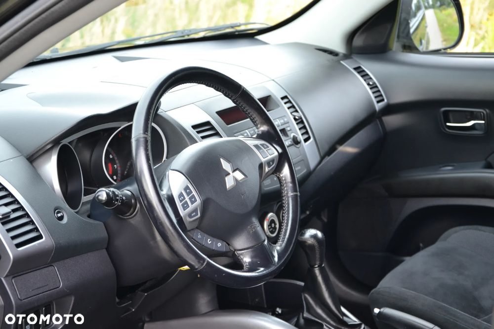 Mitsubishi Outlander 2.4 2WD Plus - 2