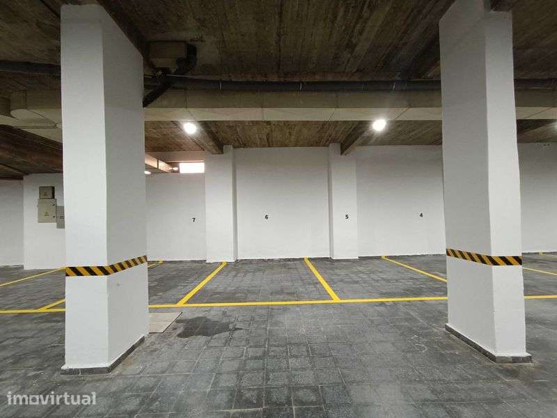 Lugar/Vaga de estacionamento - Montechoro - Albufeira - Grande imagem: 4/8