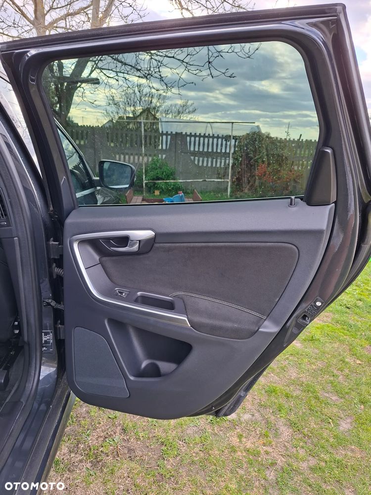 Volvo XC 60 D4 Geartronic RDesign - 28