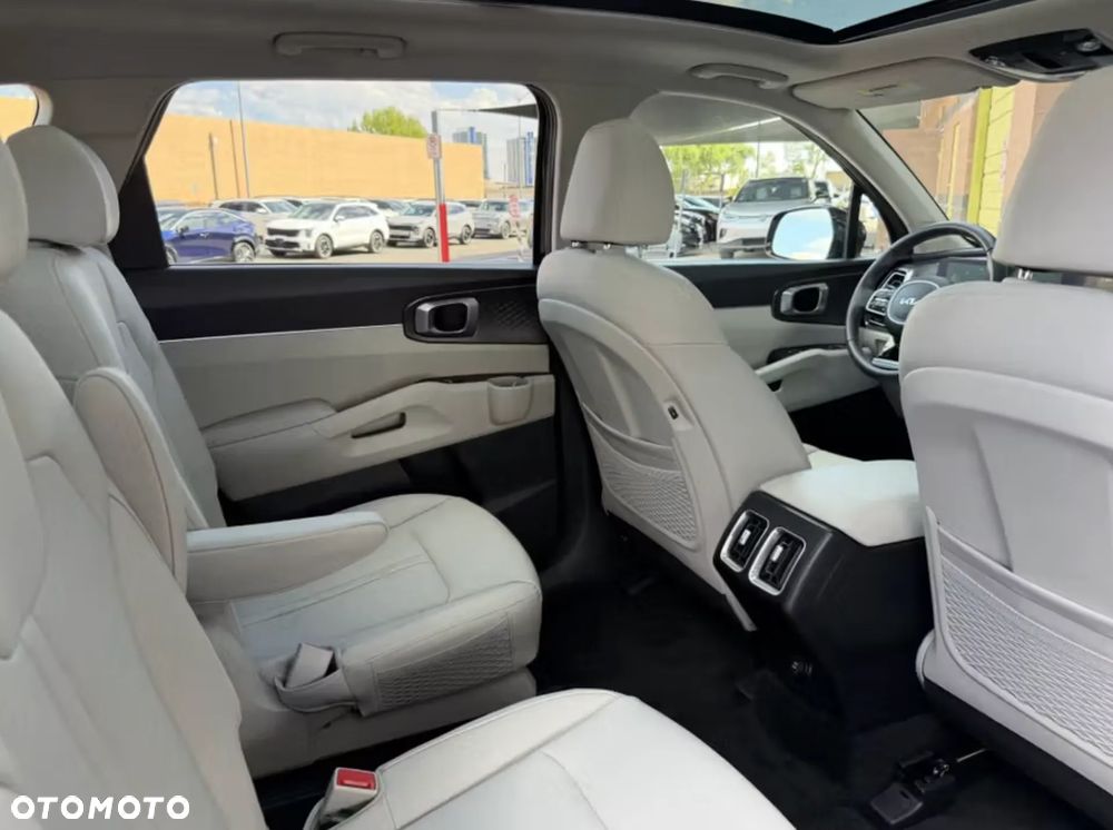 Kia Sorento - 33