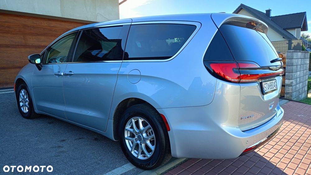 Chrysler Pacifica - 17
