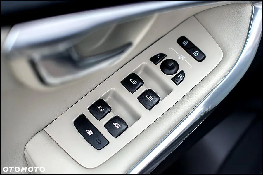 Volvo V40 D2 Summum - 29