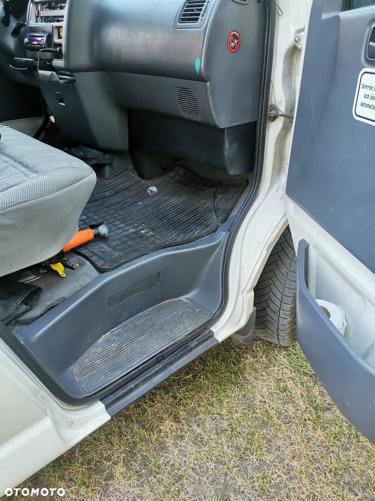 Toyota HIACE - 5