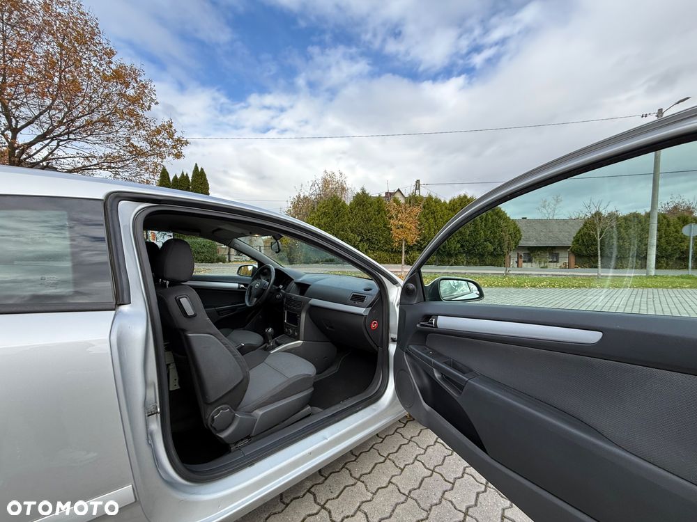 Opel Astra III GTC 1.8 Cosmo - 20