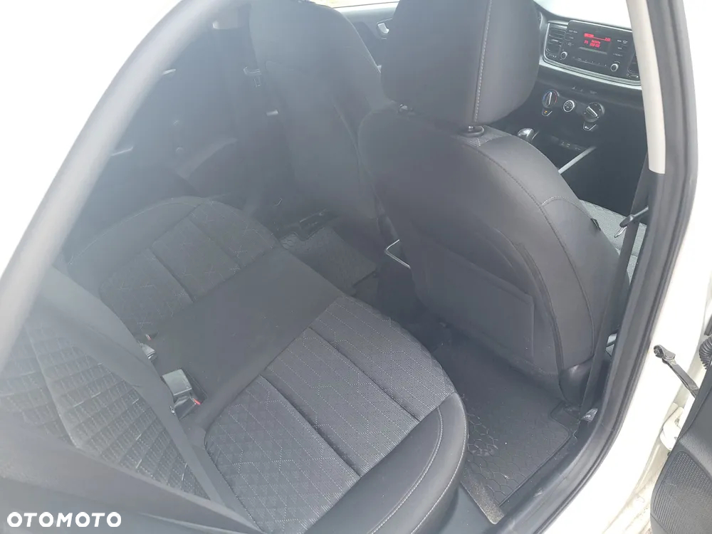 Kia Rio - 12