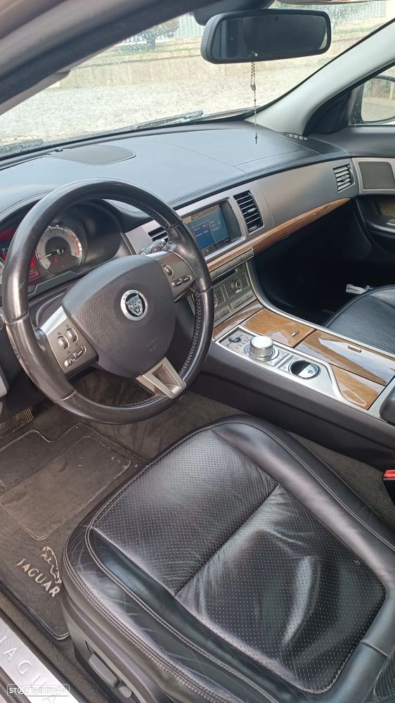 Jaguar XF 3.0 D V6 Premium Luxury - 11