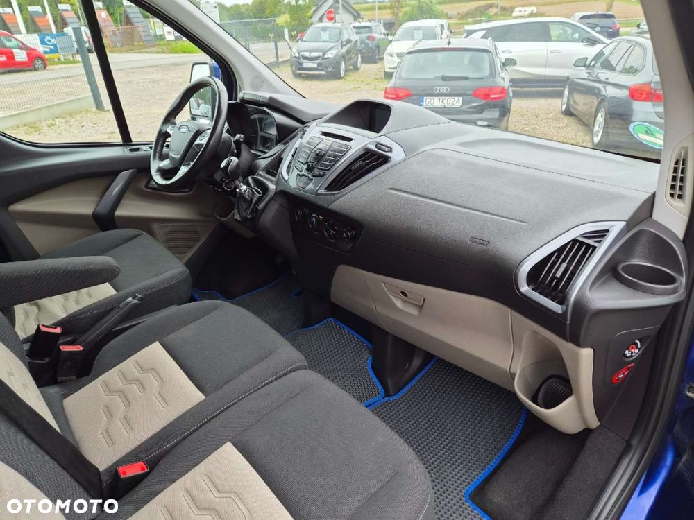 Ford Tourneo Custom - 29
