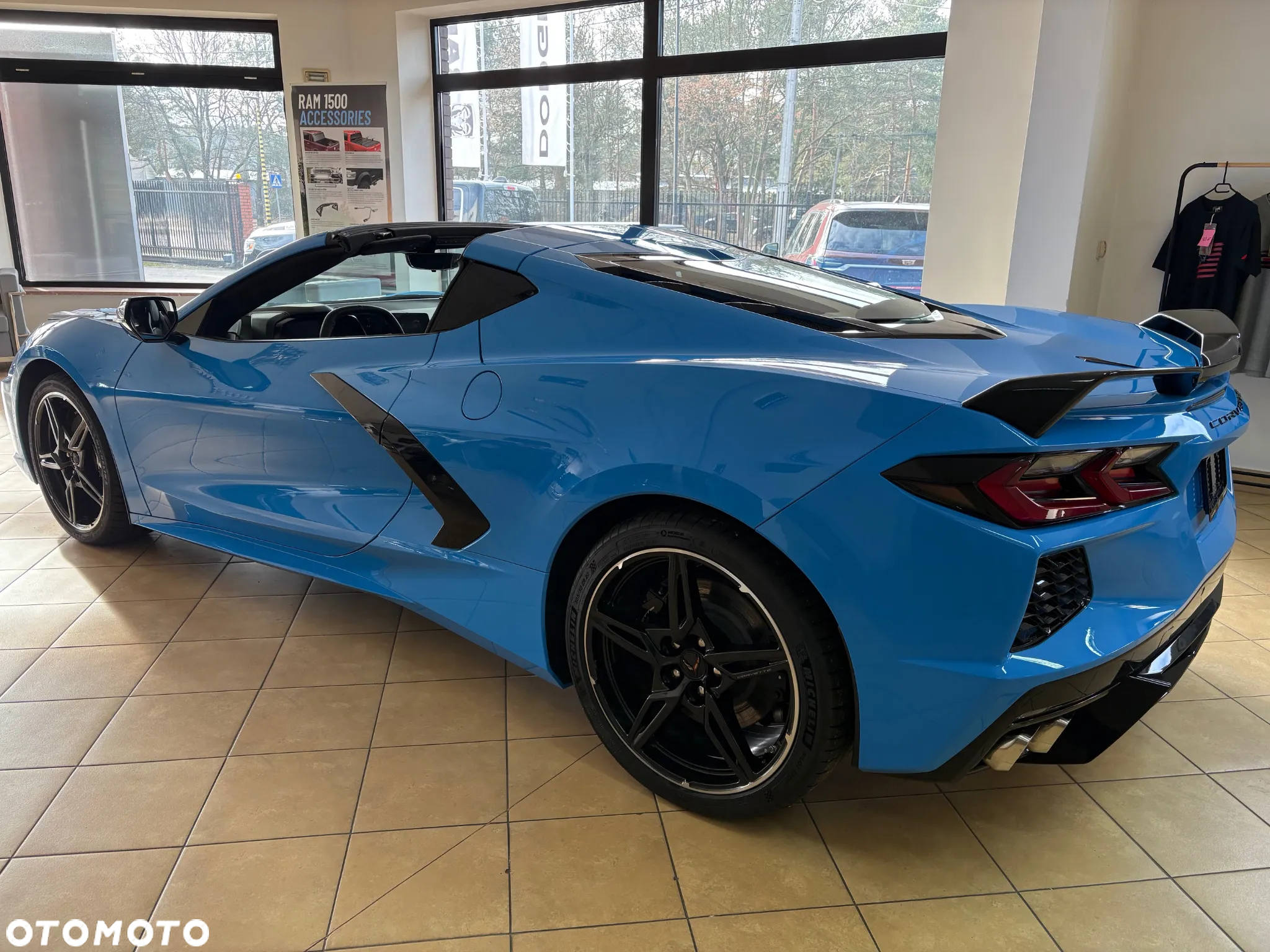 Chevrolet Corvette - 25
