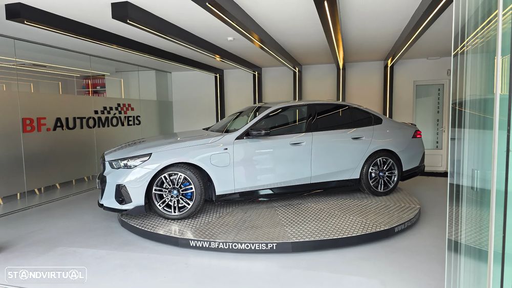 BMW 530 e Pack Desportivo M - 3