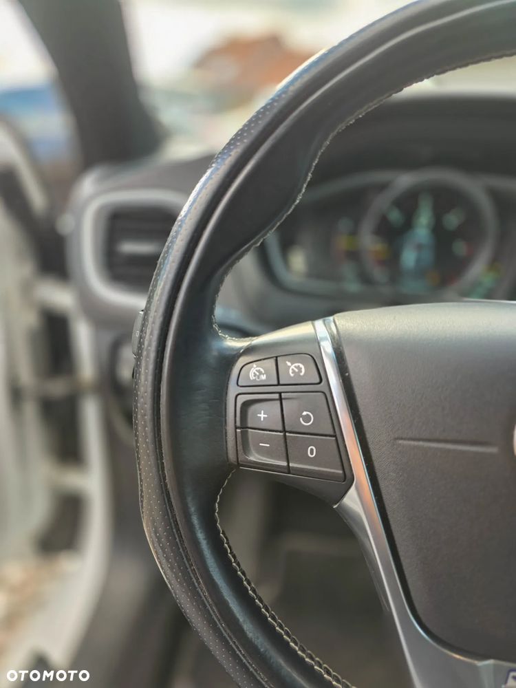 Volvo V40 D3 Geartronic R Design - 22