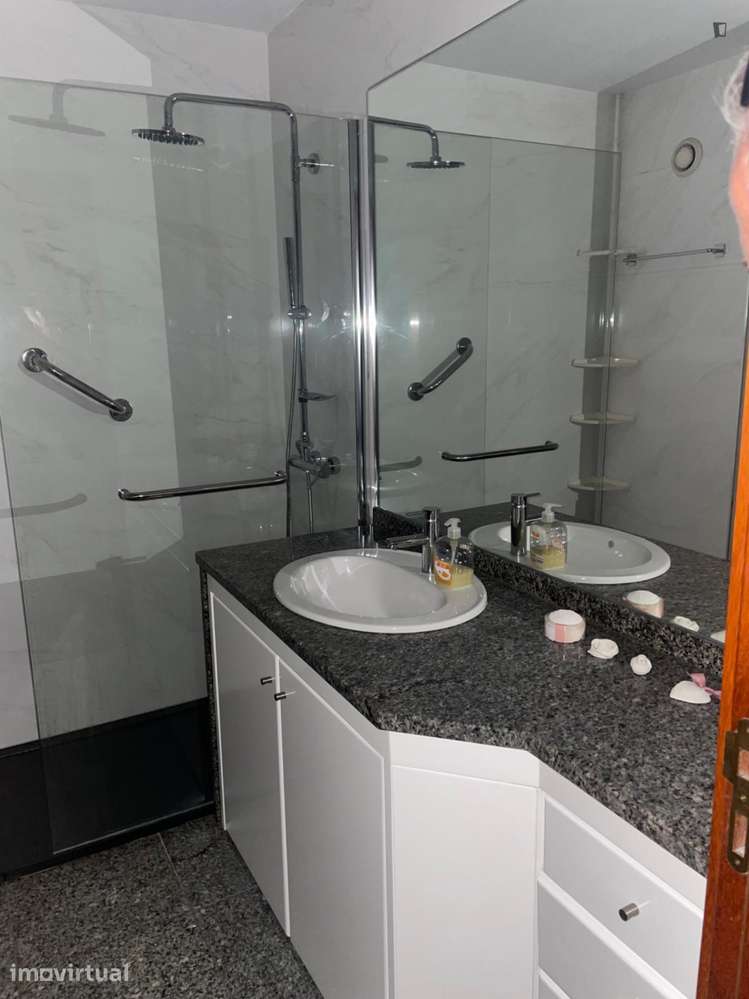 Quarto - localizado em Vermoim Porto - Grande imagem: 2/18
