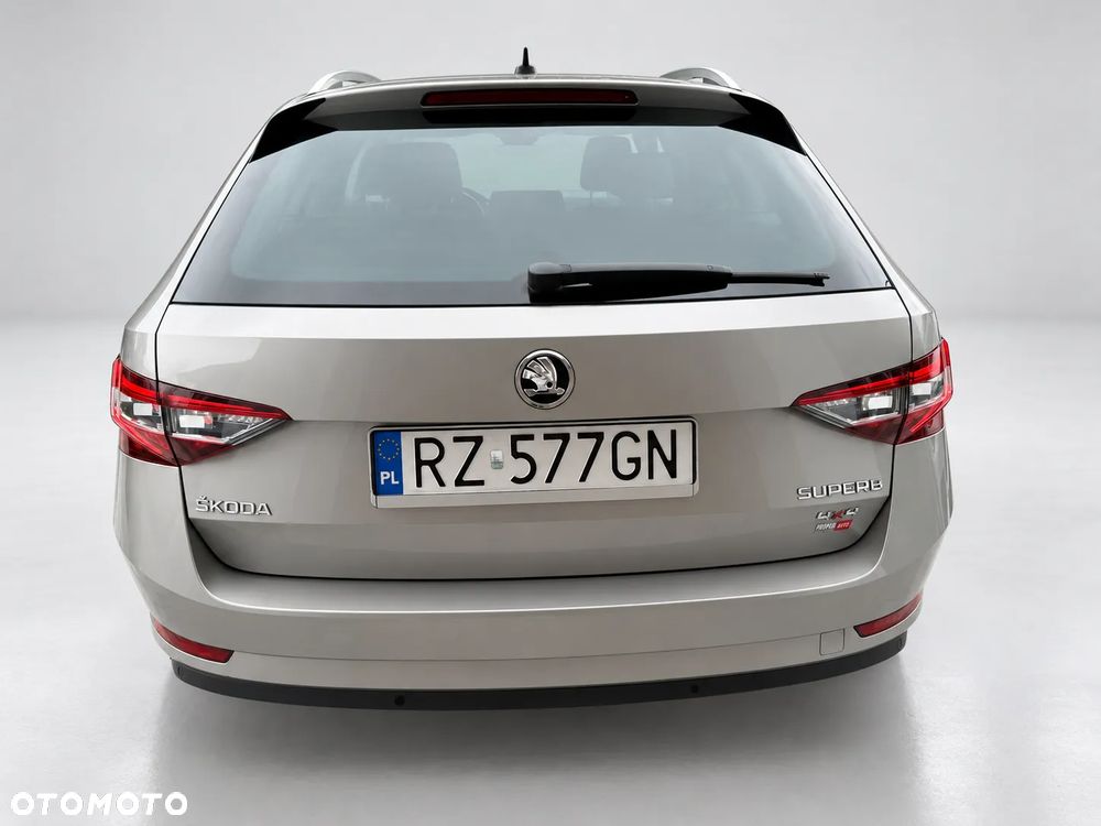 Skoda Superb 2.0 TDI SCR L&K DSG - 4
