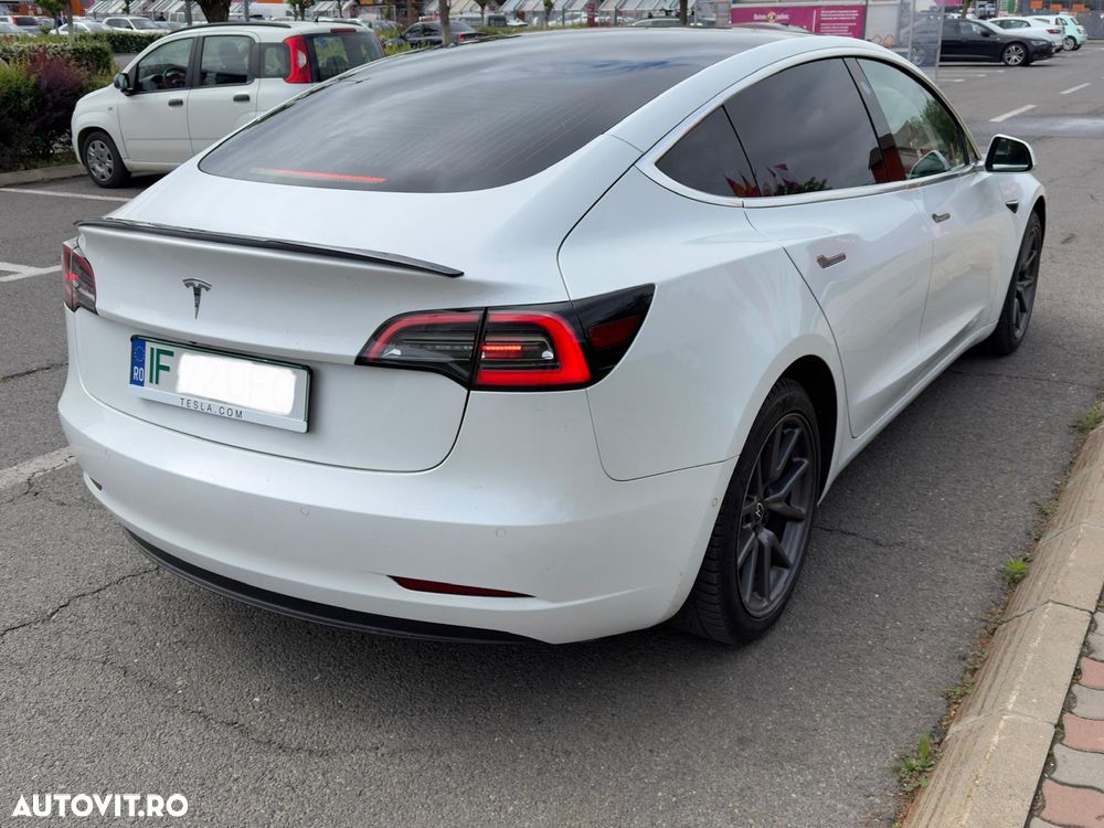 Tesla Model 3 - 8