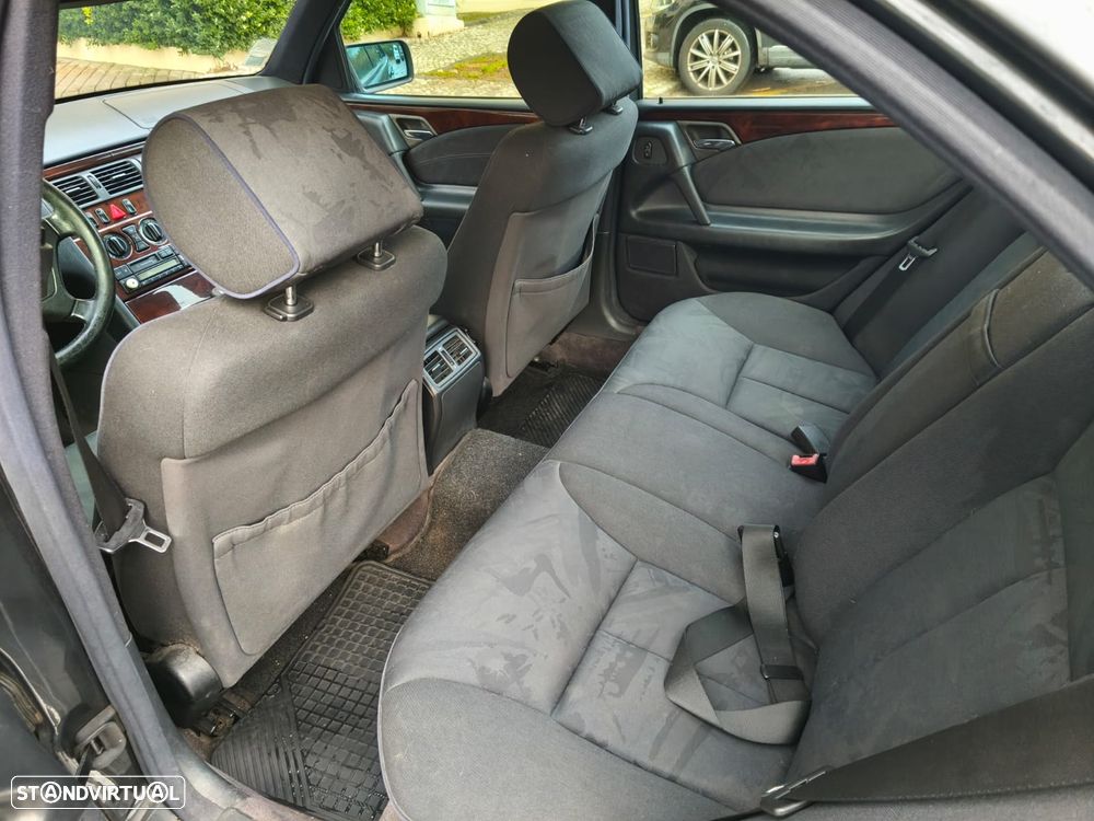 Mercedes-Benz E 200 D Elegance - 13