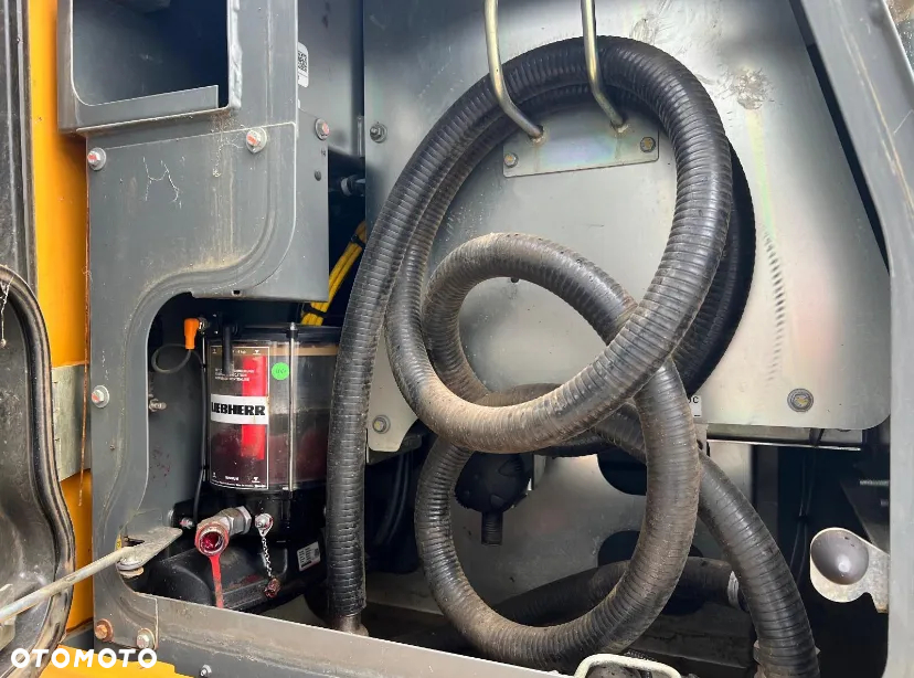 Liebherr R 926 LC - 11