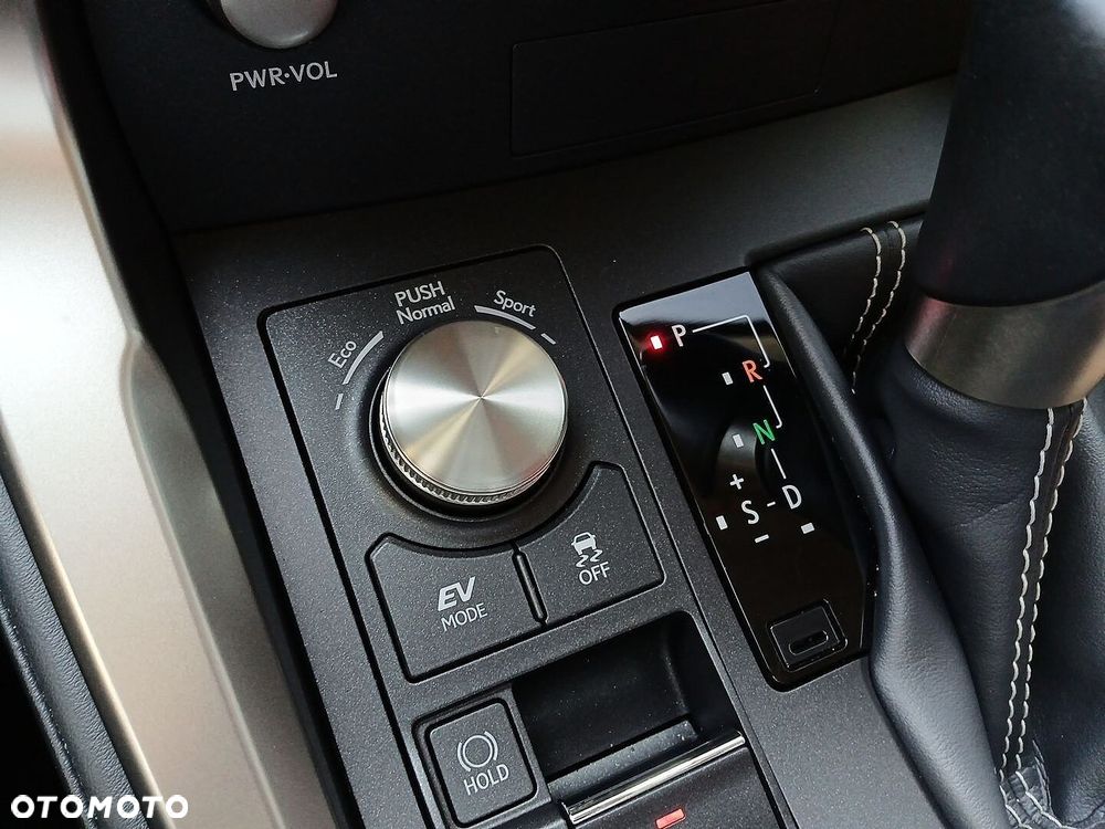 Lexus NX 300h F Impression AWD - 24