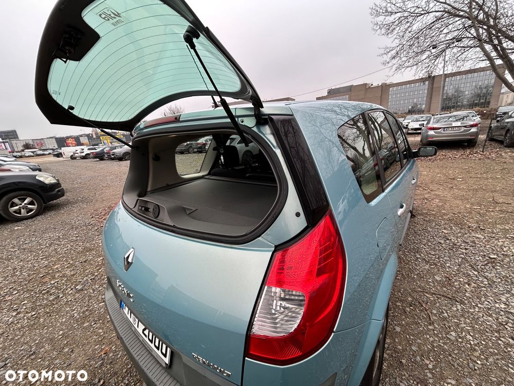 Renault Grand Scenic - 16