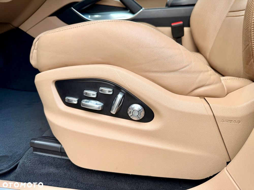 Porsche Cayenne - 26