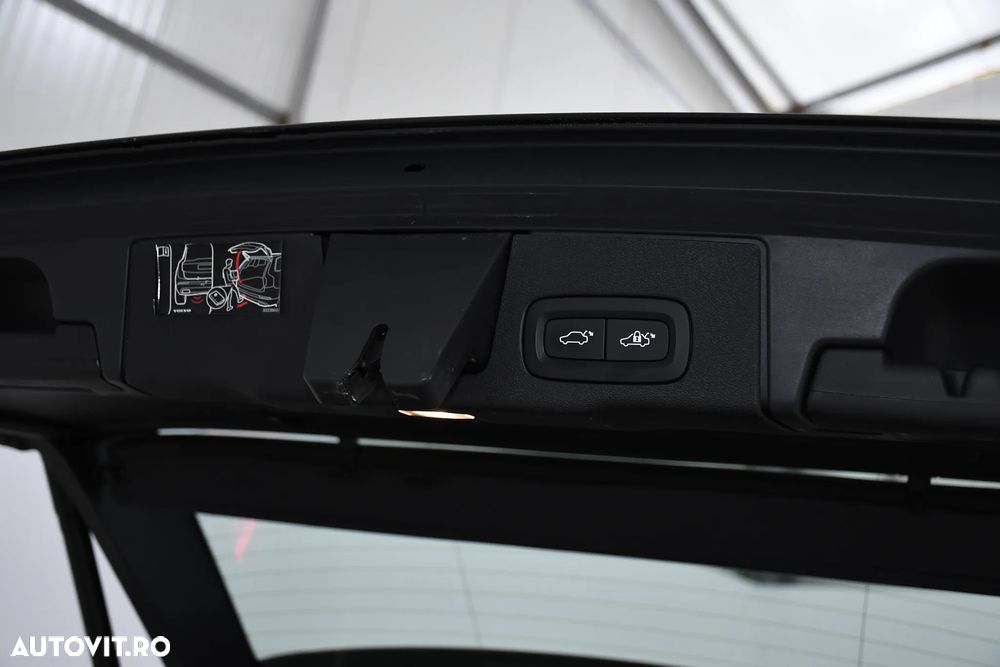Volvo XC 60 Recharge T8 Twin Engine eAWD Inscription - 29