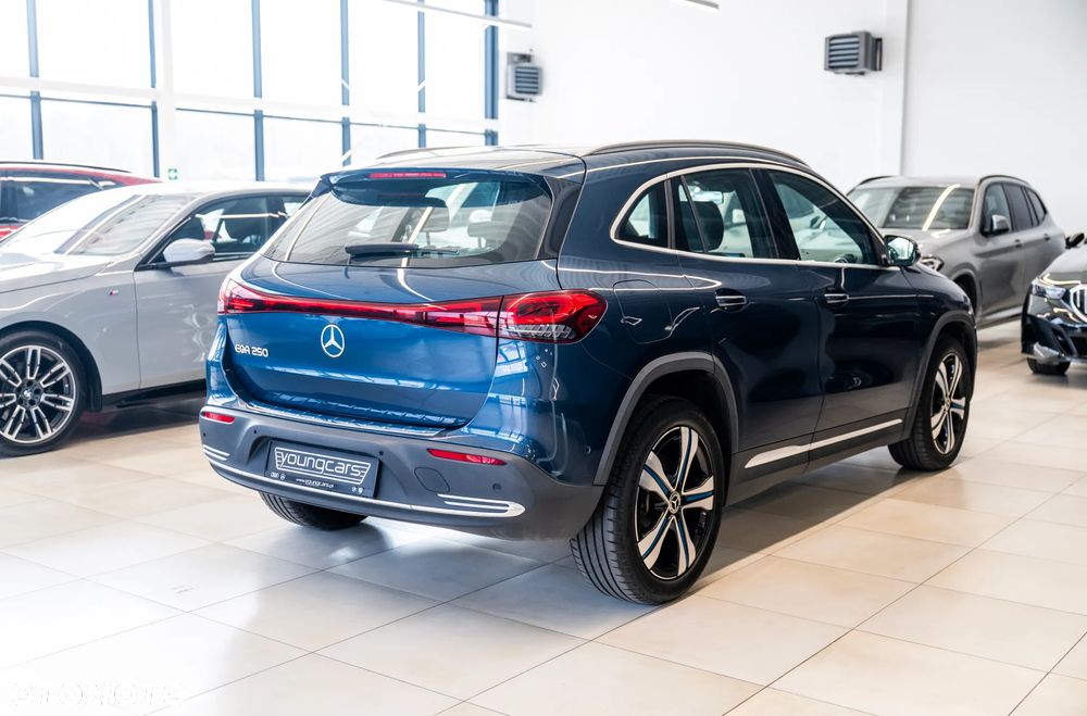 Mercedes-Benz EQA 250 66.5kWh Electric Art - 12