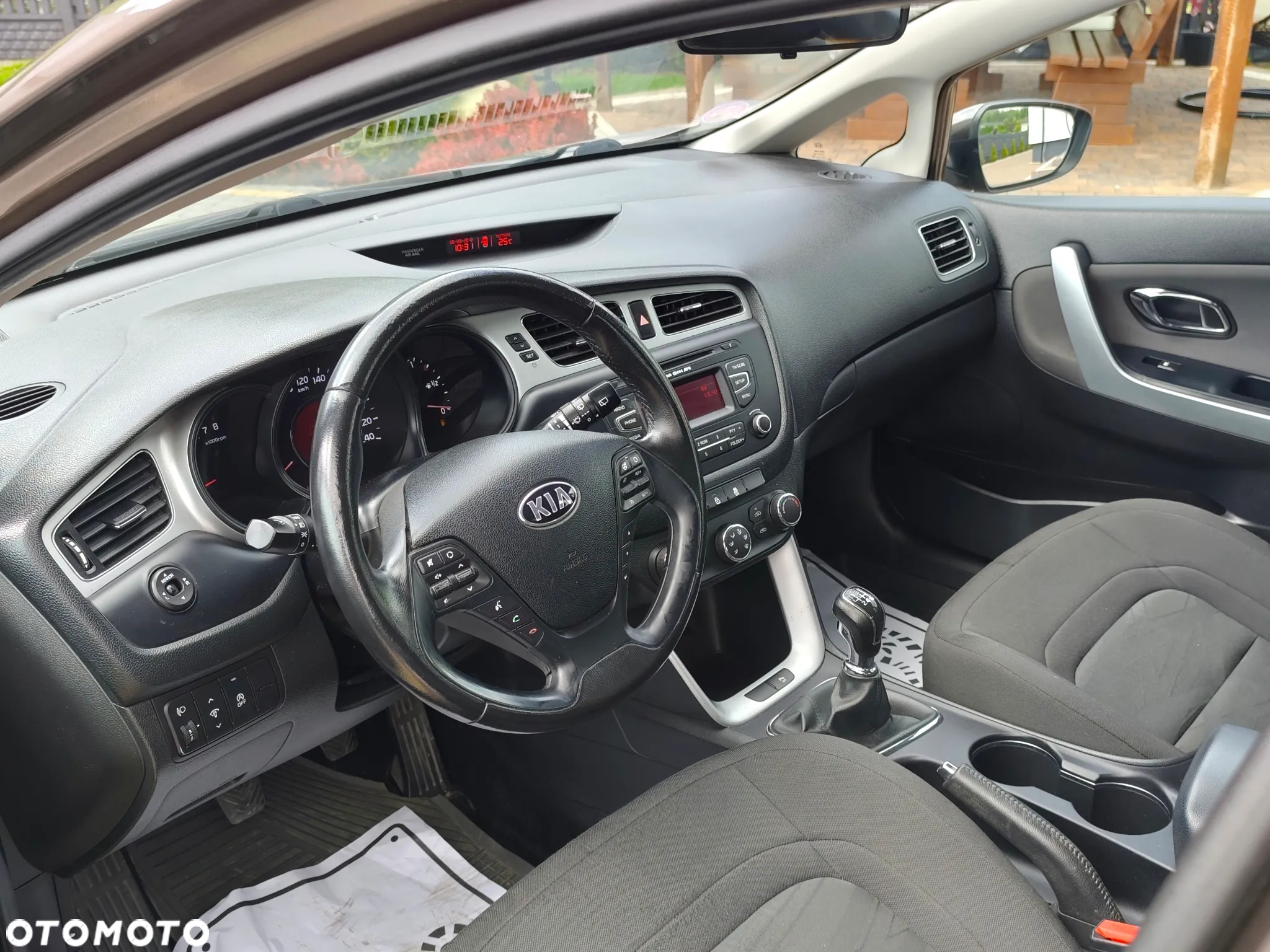 Kia Ceed - 32