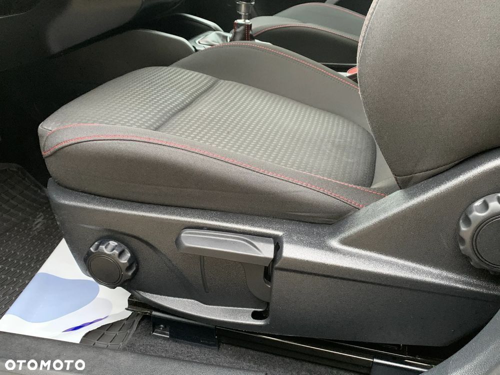 Ford Focus 1.5 EcoBlue Start-Stopp-System ST-LINE DESIGN - 18