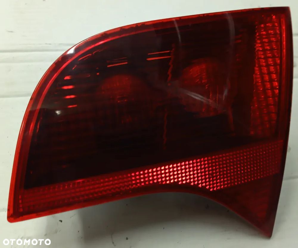Audi A4 B7 kombi lampa tył tylna prawa  8E9945094 - 1