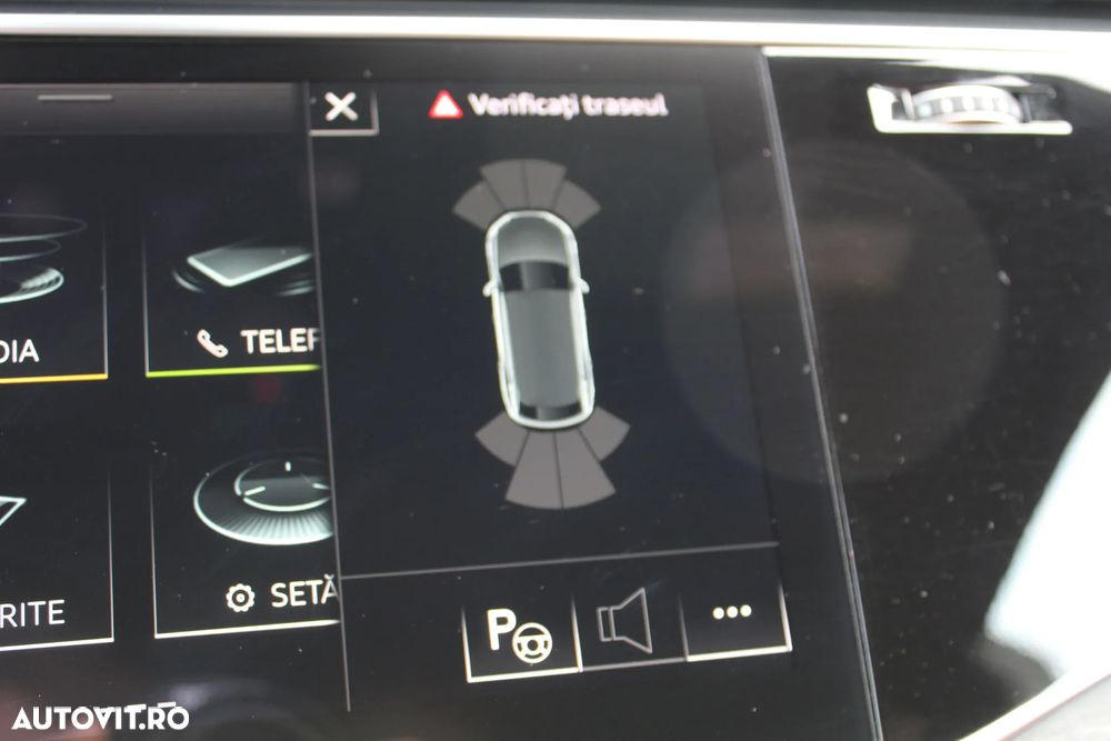 Audi Q8 55 TFSIe quattro tiptronic - 13