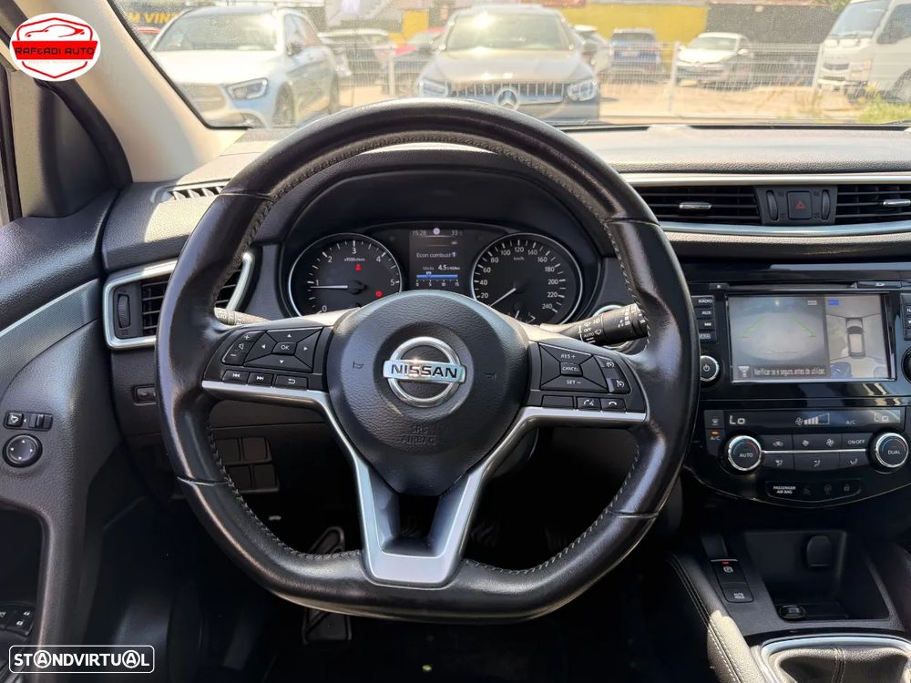 Nissan Qashqai 1.5 dCi N-Connecta J18+Led - 18