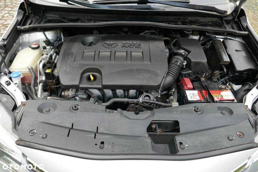 Toyota Avensis 2.0 Premium MS - 11