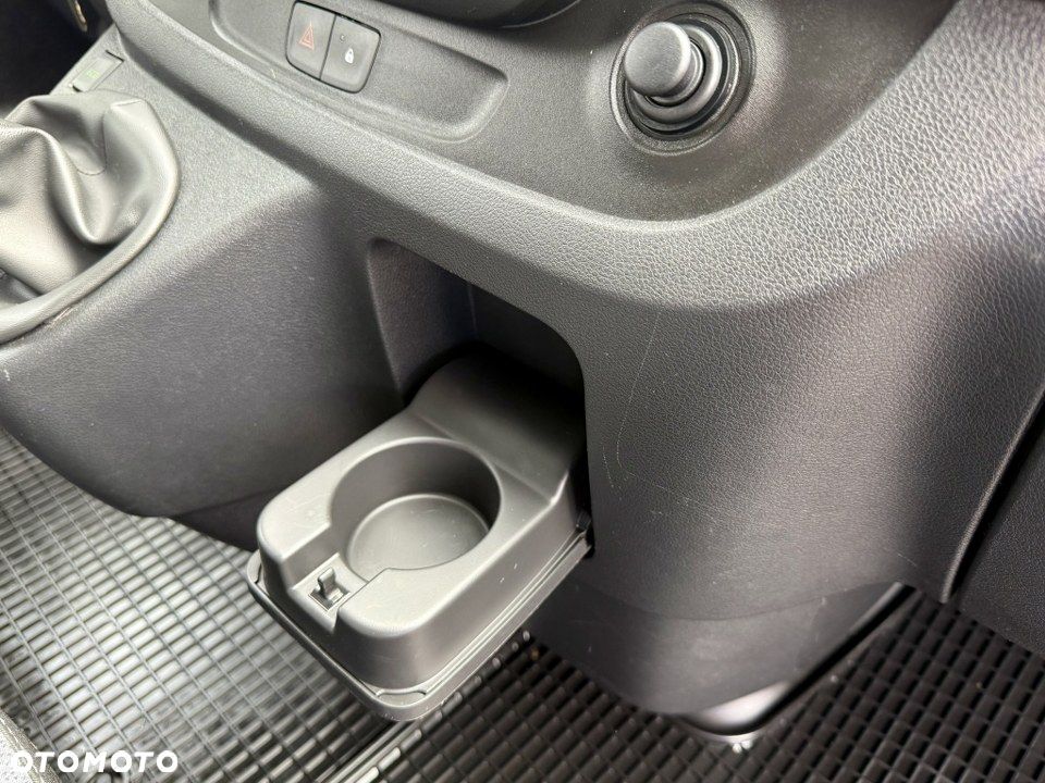 Opel Vivaro - 31