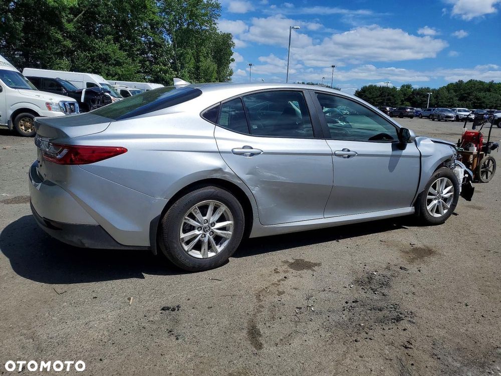 Toyota Camry - 6