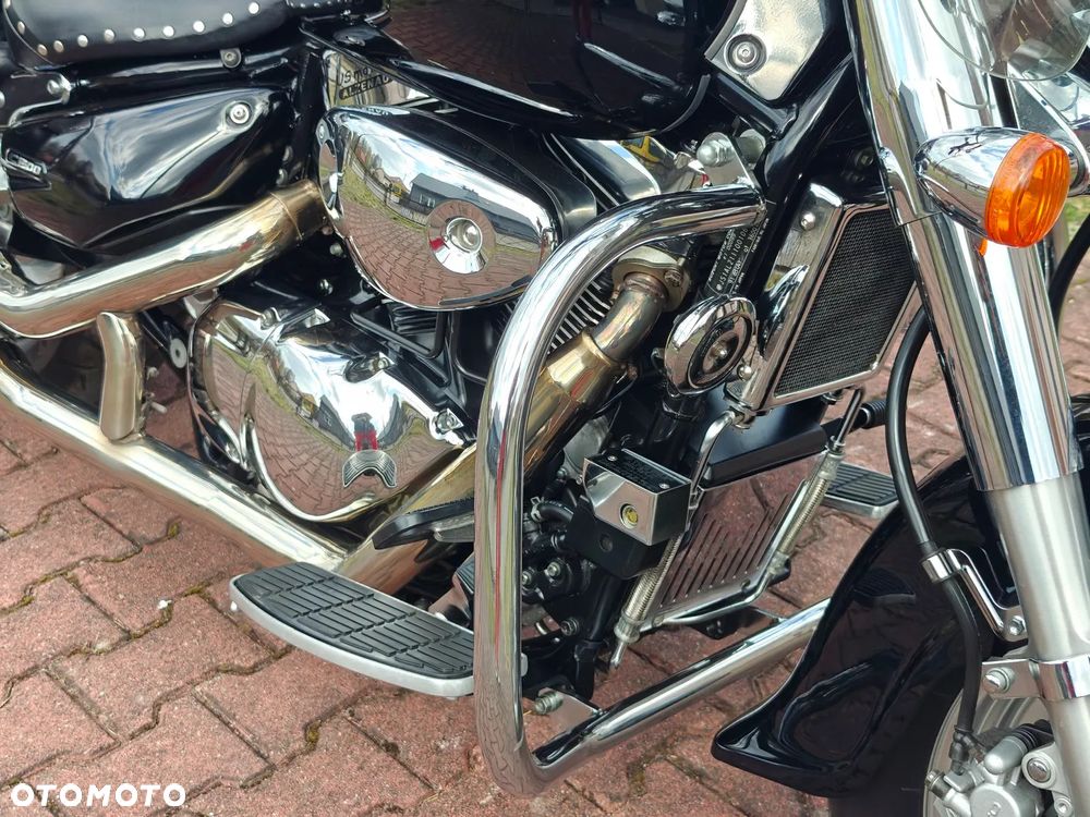 Suzuki Intruder - 10
