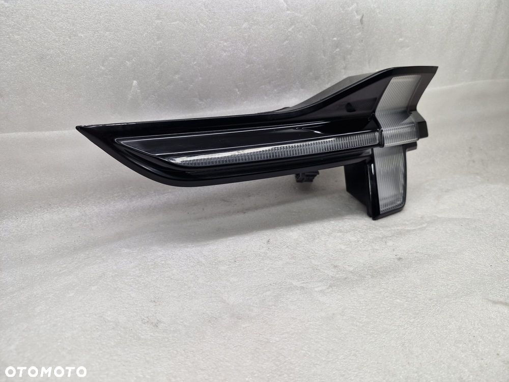 FORD MUSTANG MACH-E LED LAMPA PRAWA TYŁ W KLAPĘ LJ8B-13A602-A - 2