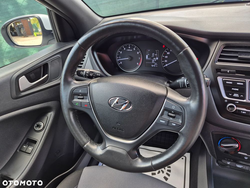 Hyundai i20 1.2 Passion - 27