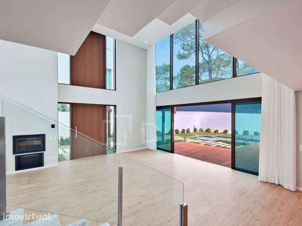 Moradia T4 com jardim e piscina em novo empreendimento no Estoril - Grande imagem: 2/97