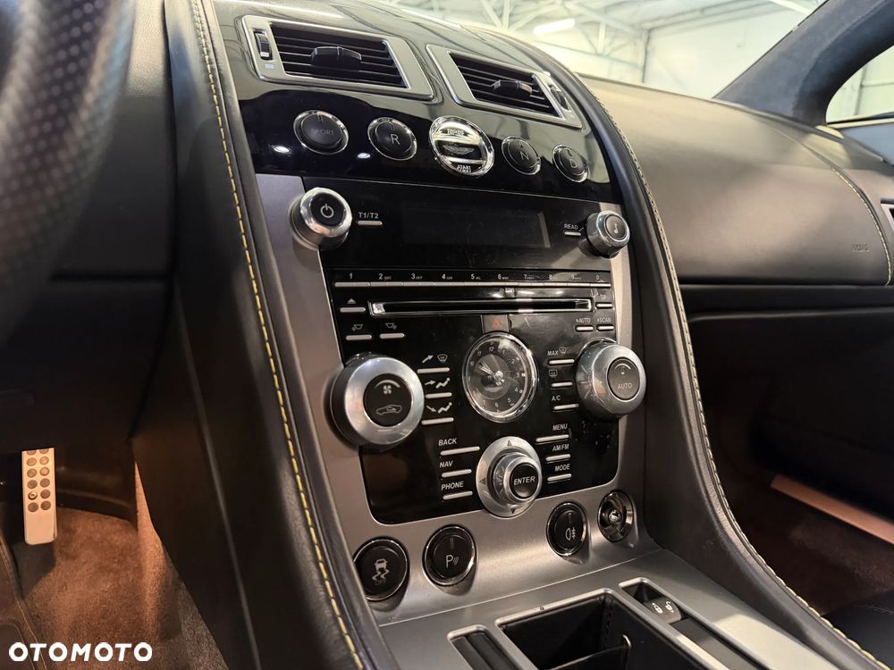 Aston Martin V8 Vantage - 33
