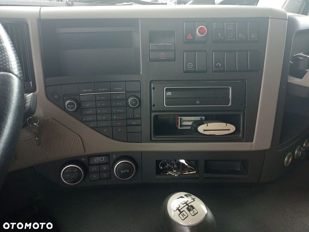 Volvo FM z zabudową ROLFO (Autotransporter) - 26