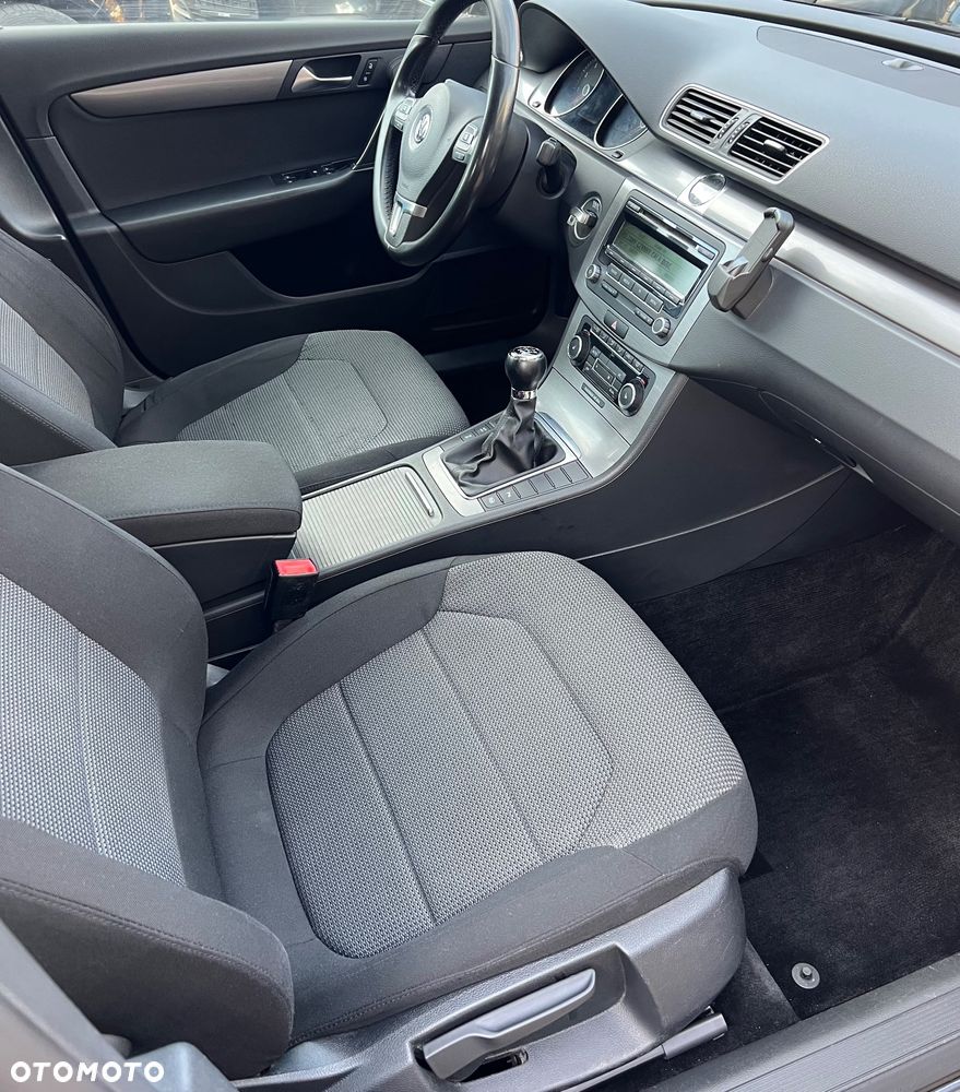 Volkswagen Passat - 10