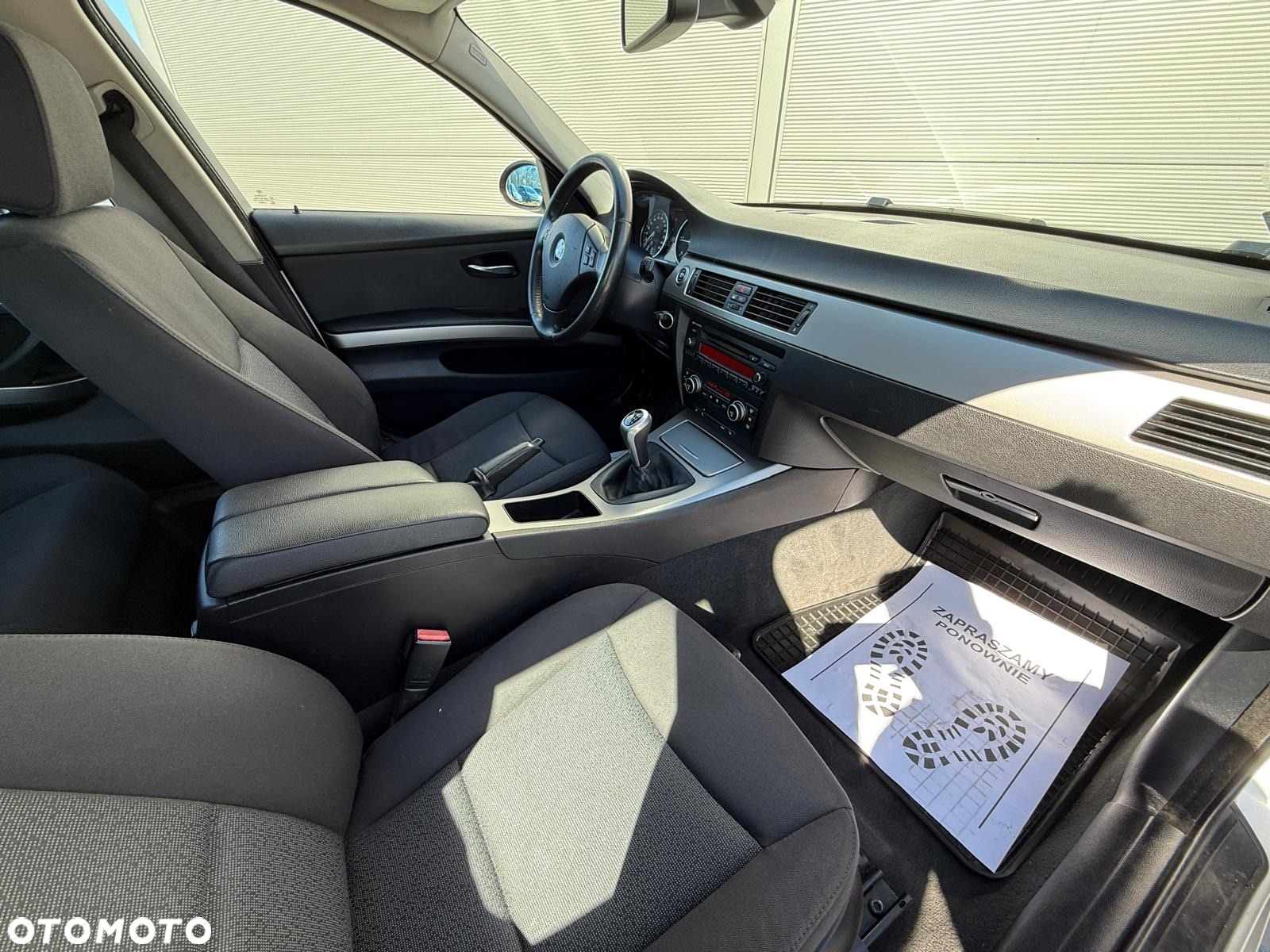 BMW Seria 3 318d Touring Advantage - 19