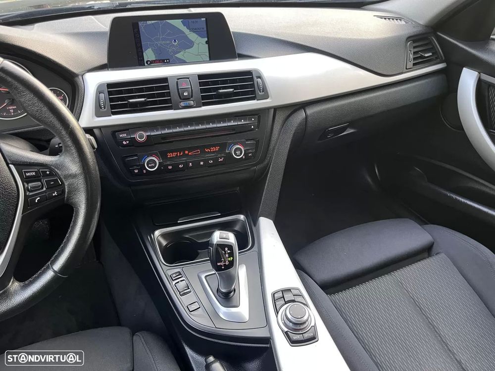 BMW 320 d Touring Aut. Sport Line - 35