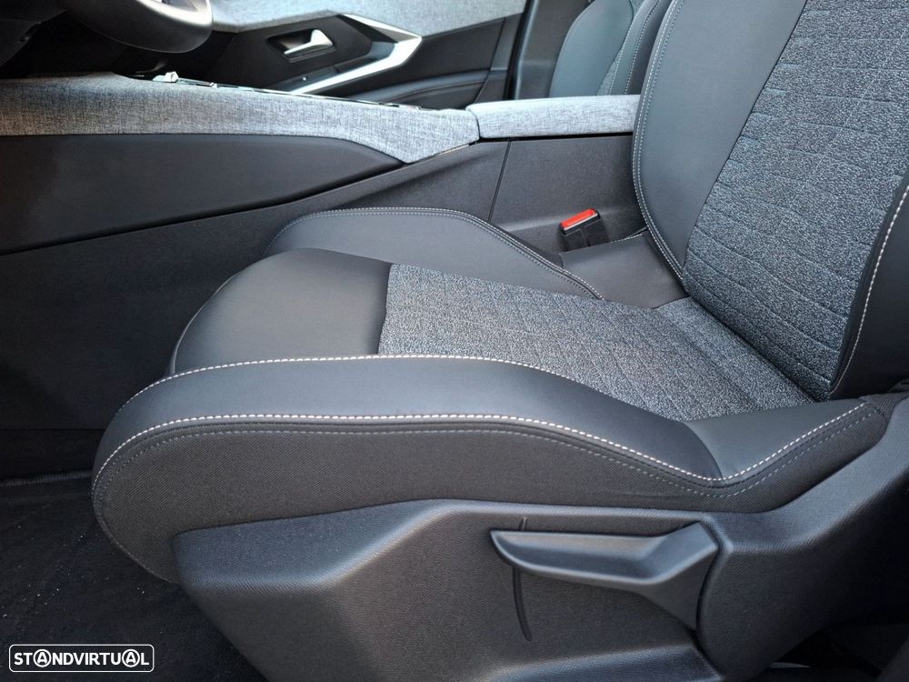 Peugeot 5008 1.2 Hybrid Allure e-DCS6 — fotografia 27