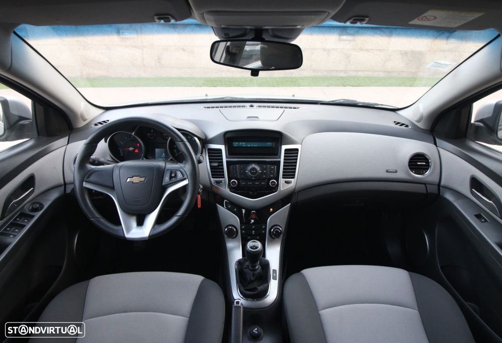 Chevrolet Cruze 1.6 LS - 19