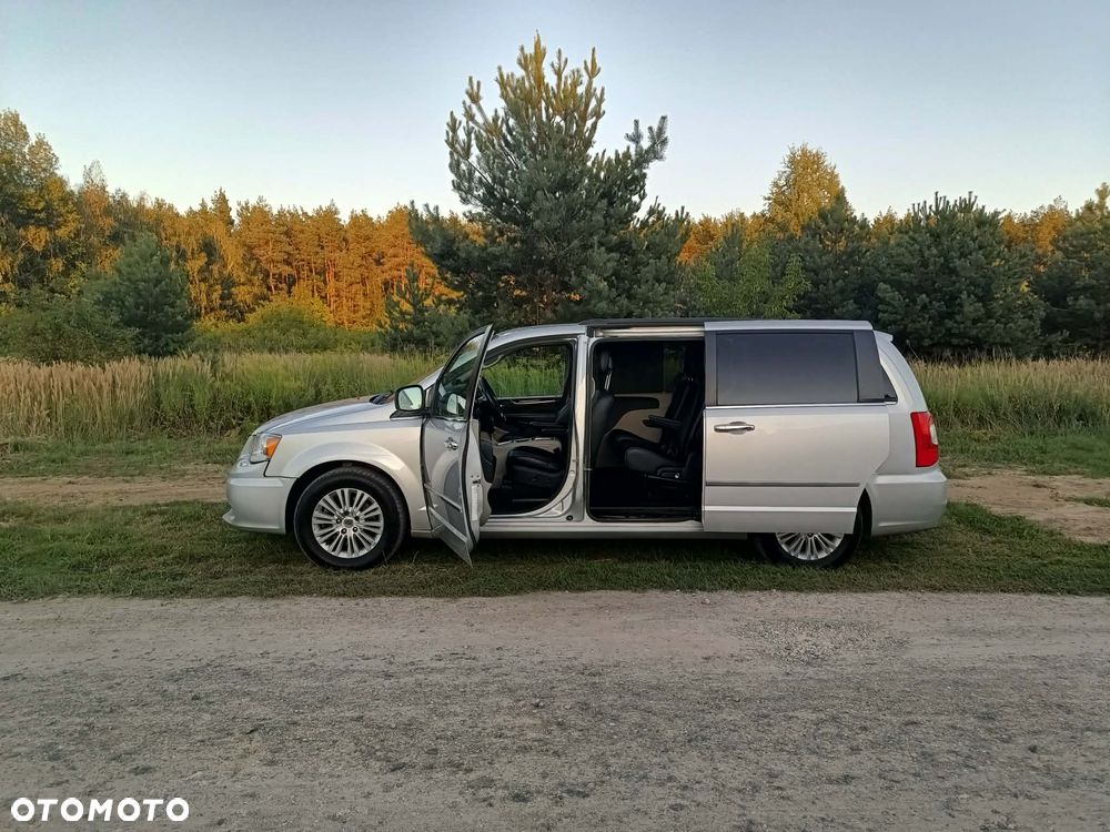 Lancia Voyager 2.8CRD Gold - 11