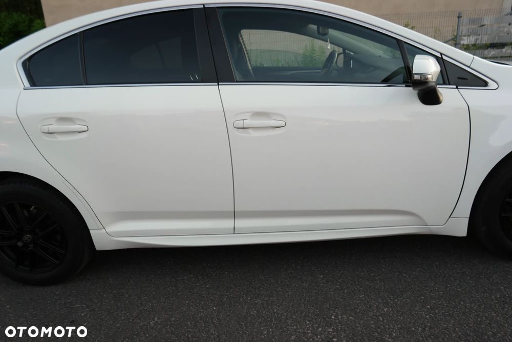Toyota Avensis 1.8 Active - 15